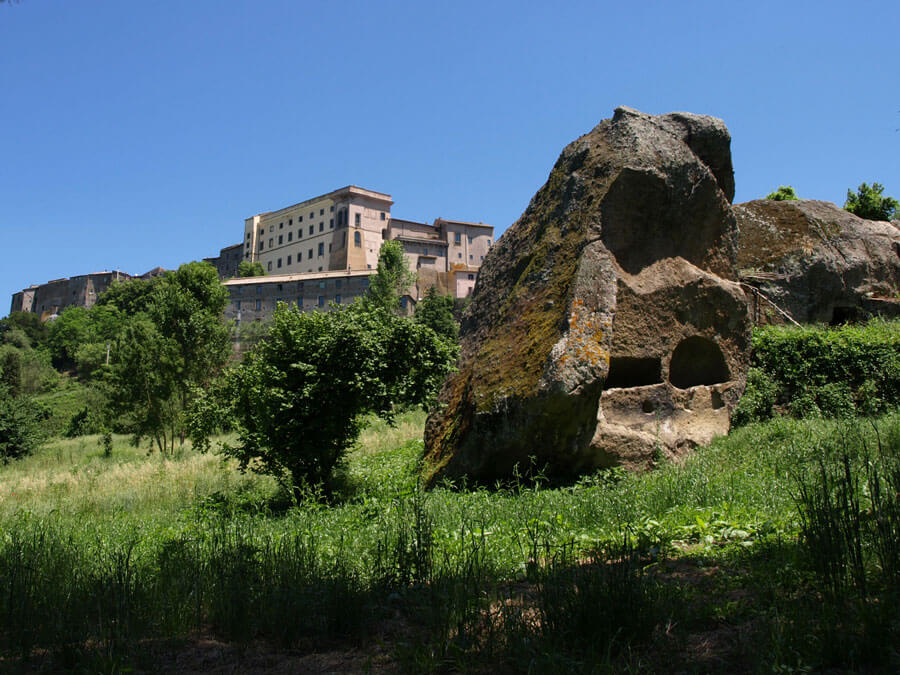 El Palazzo Orsini visto desde el parque
